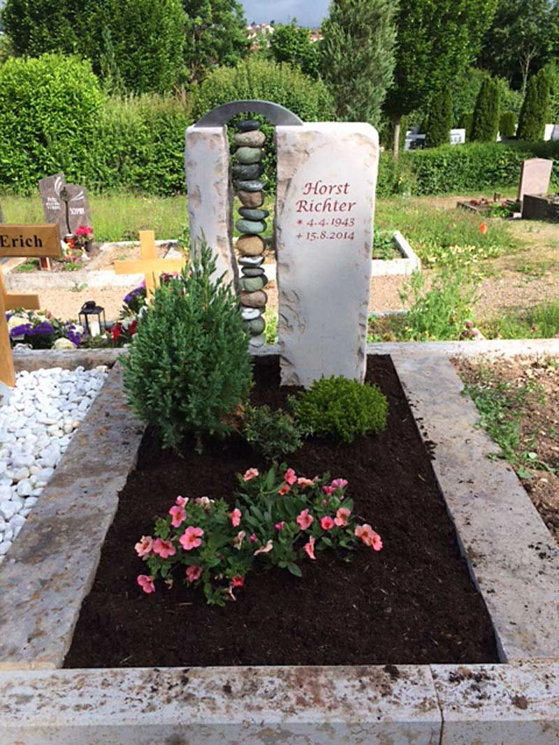 Sehr schönes Urnengrab in Hartheim