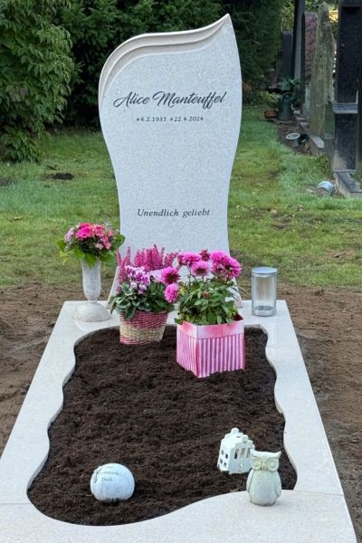 Grabstein mit individueller Inschrift