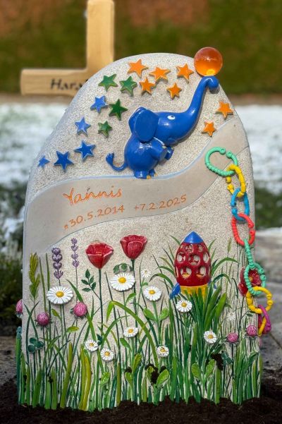 Kunterbunter Kindergrabstein