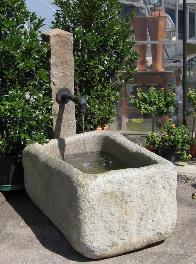 b02-granittrog-granitbrunnen-antik-gartenbrunnen