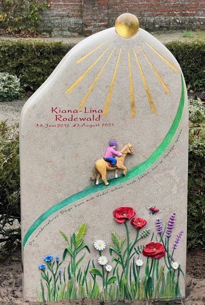 kindergrabstein-pferd-blumen-sonne-original